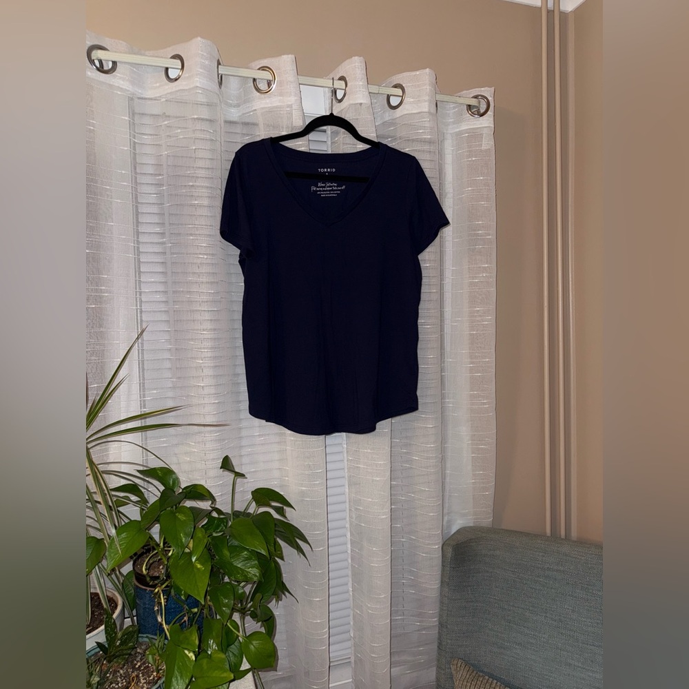 Torrid Dark Blue V-Neck Short Sleeve Tee